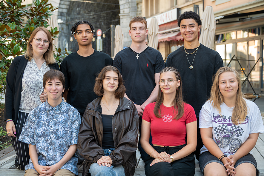 La Junior Team au complet, posant sur la place du Tunnel à Lausanne