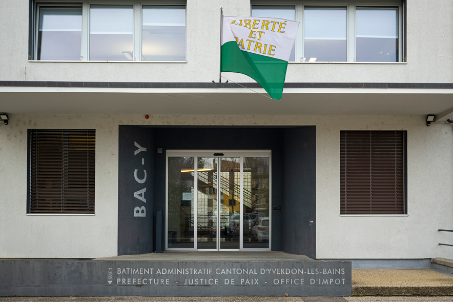 L'entrée du bâtiment administratif cantonal d'Yverdon.