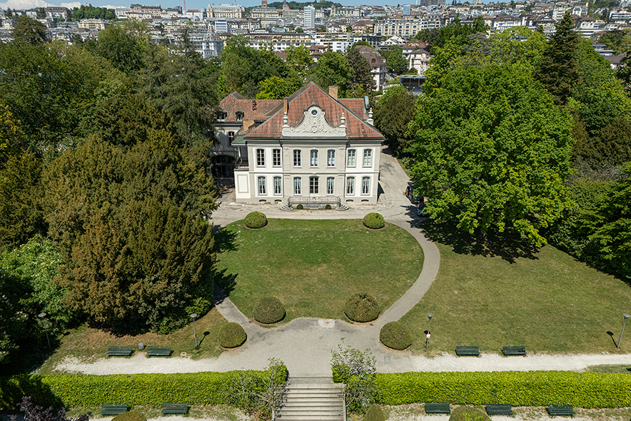 Vue drone de la maison, côté jardin.
